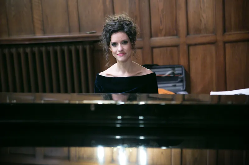 Alicia Sevilla al piano en la Sociedad Bilbaína