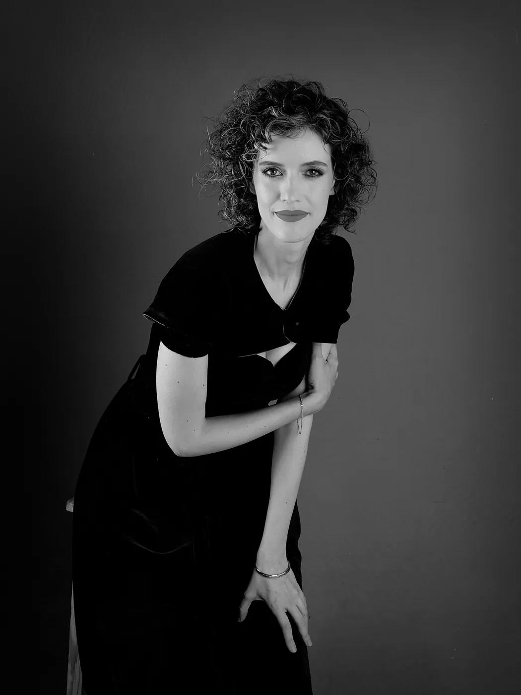 Retrato en blanco y negro de Alicia Sevilla